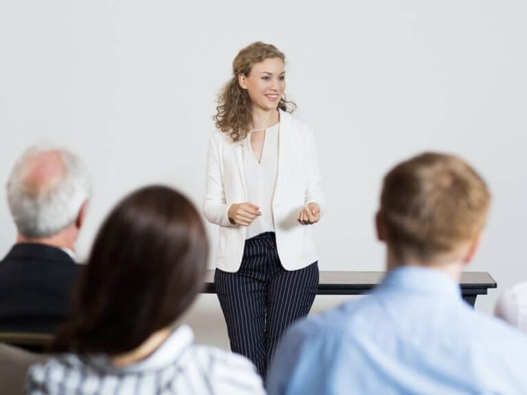 โครงการหลักสูตรภาษาและวัฒนธรรมไทยระยะยาวสำหรับชาวต่างประเทศให้แก่ชาวต่างประเทศที่สนใจเรียนรู้ภาษาและวัฒนธรรมไทย